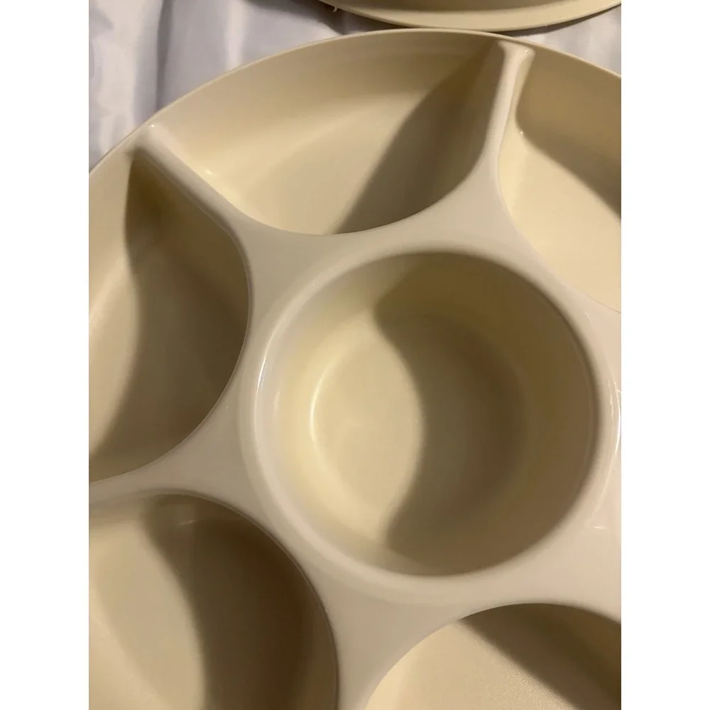 Tupperware Beige‎ Round Plastic Serving Tray 6 Compartments